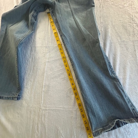 Wrangler Jeans Womens Size 14 Husky Flare Leg Light Wash Denim Pants Stretch - Picture 5 of 10
